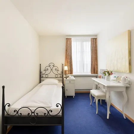 Hirschen Hotel 3*