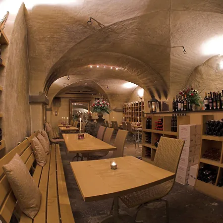 Hirschen Hotel 3*