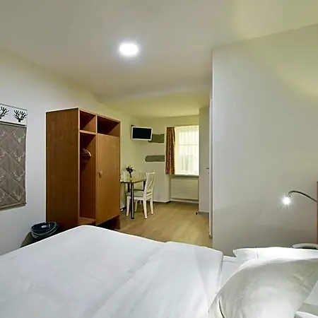 Hirschen 3*
