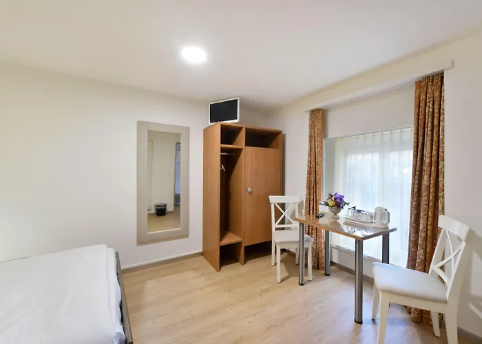 赫斯臣酒店 酒店